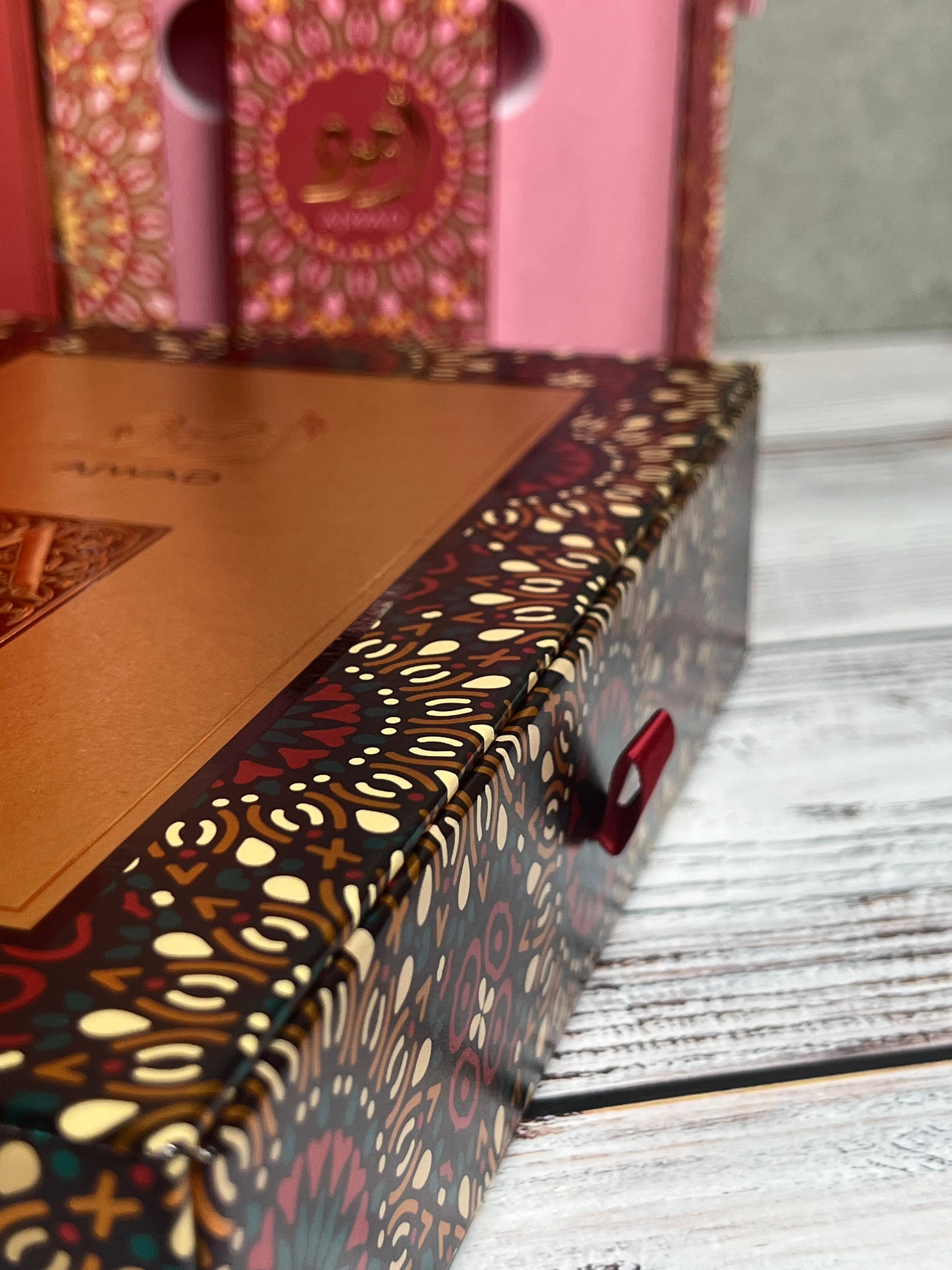 🎁 AJWAD – Acquisti 1, Ricevi 2 ✨ + dedica personalizzata e il tuo nome in arabo- occasione per brillare