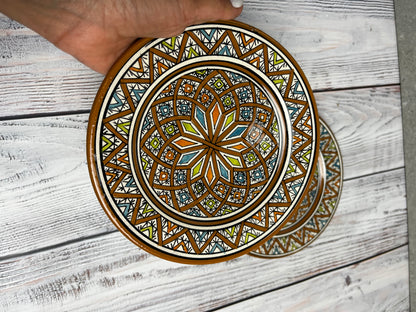 Piatto artigianale dipinto a mano in Marocco