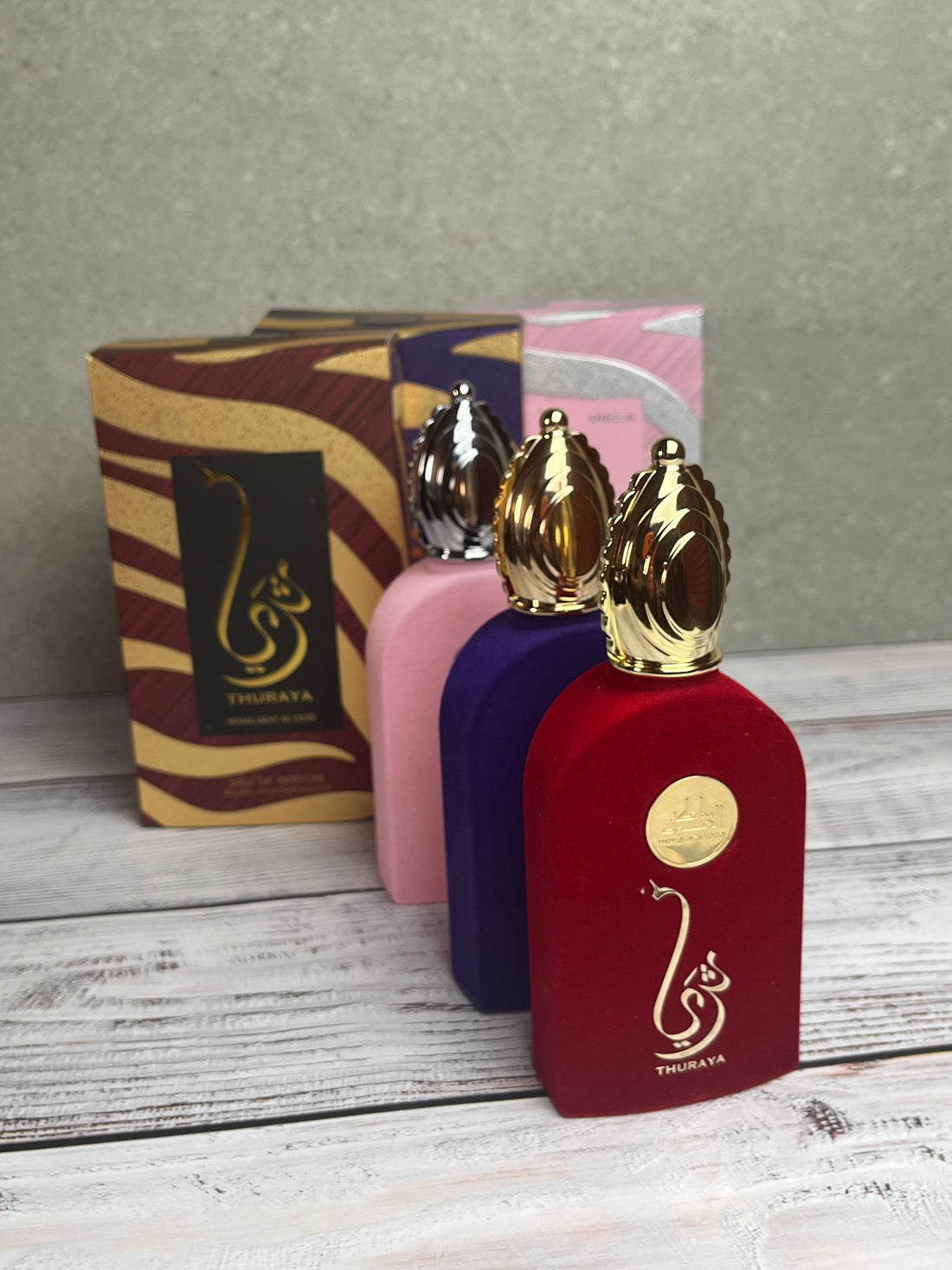 Cofanetto trio THURAYA ❤️💜🌸– 3 profumi vellutati + il tuo nome in arabo e dedica personalizzata, brilla in grande 😍