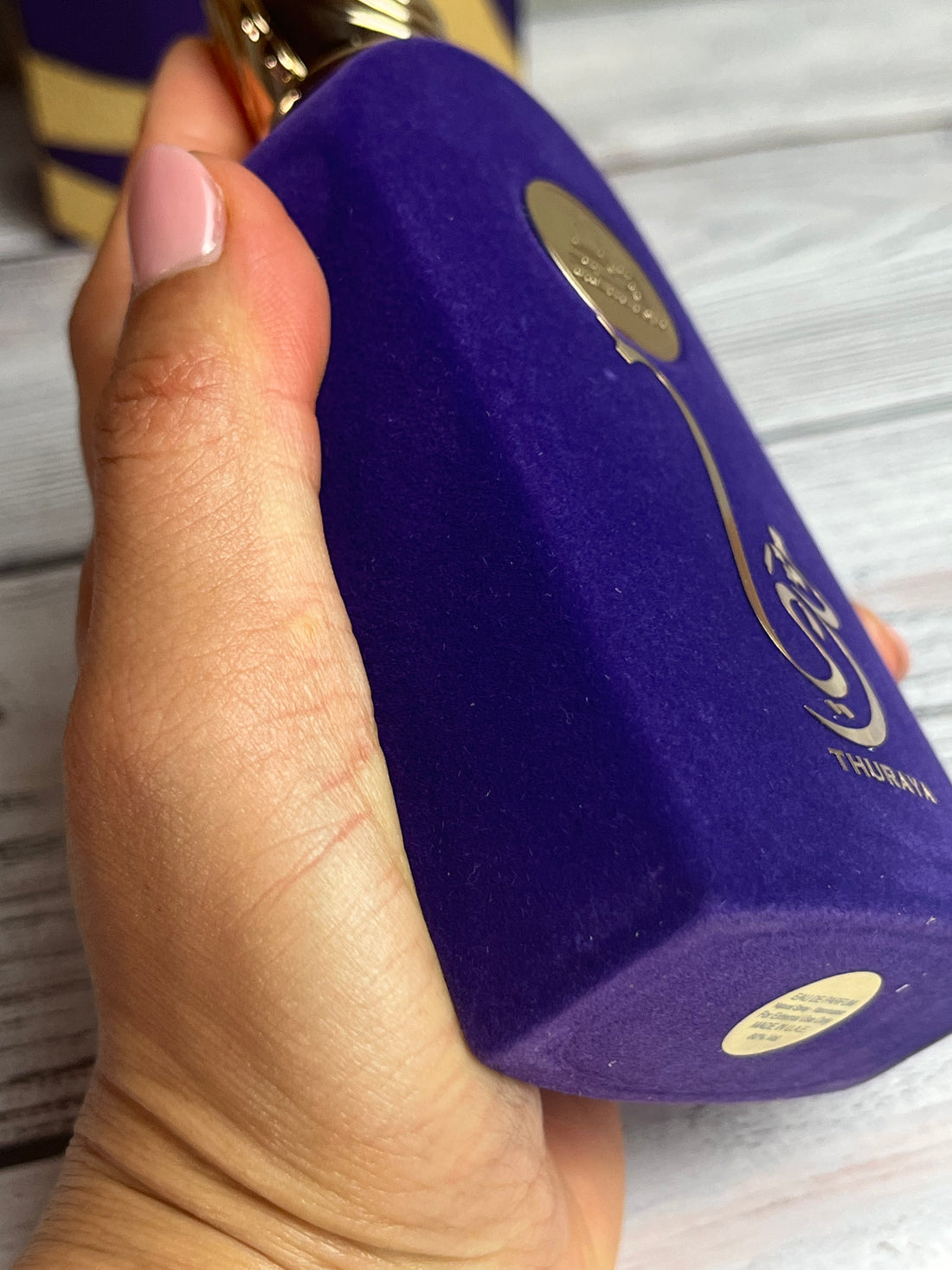 THURAYA Royal Viola + il tuo nome in arabo e dedica personalizzata - eleganza e freschezza allo stato puro
